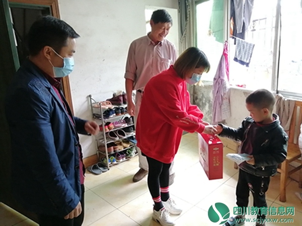 安居区三家镇中心幼儿园：温暖入户，关爱困难家庭幼儿