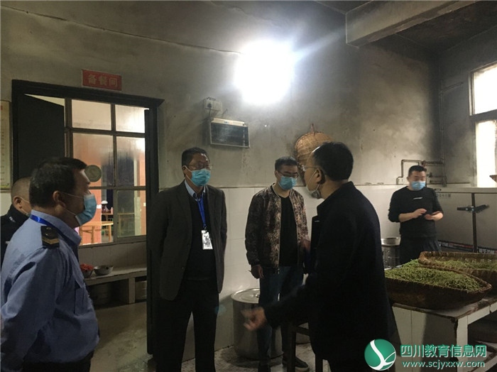 武胜县市场监督管理局赴街子小学校检查食品安全