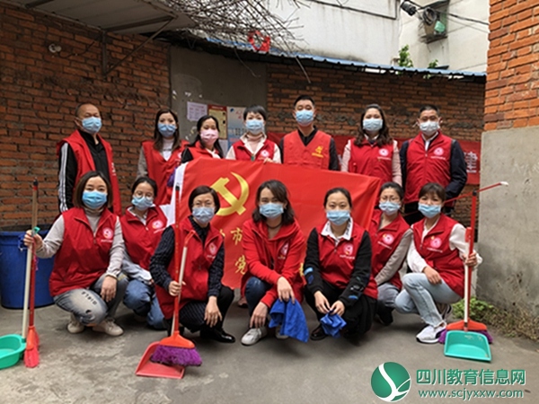 “防疫有我 • 爱卫同行” ——江油市东方红幼儿园党员志愿者开展爱国卫生月活动