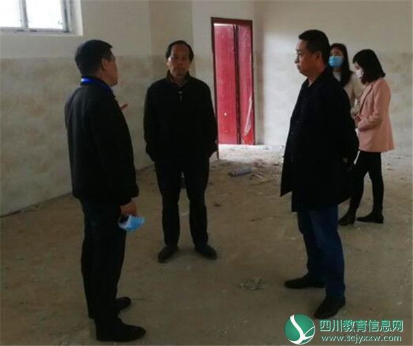 武胜县电教馆领导赴街子初中调研电教设备配置及使用工作 