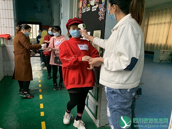 三家镇中心幼儿园开展新冠肺炎疫情防控应急演练