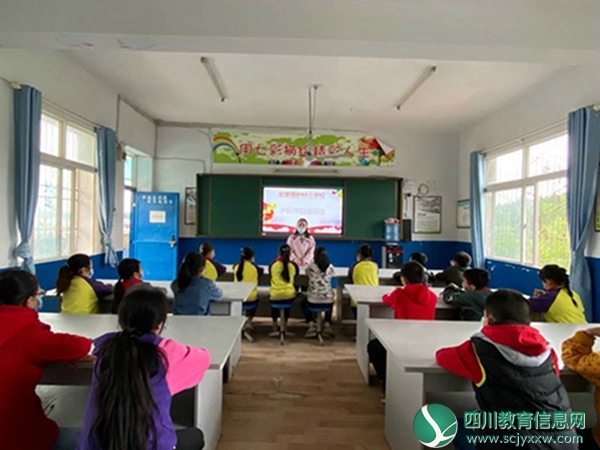 安居区护村小学举行新学期少队干部培训会