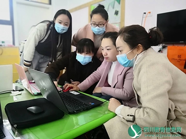网络相连 心手相牵 家园共育 风雨共担 ——顺城街幼儿园开展云端家长会