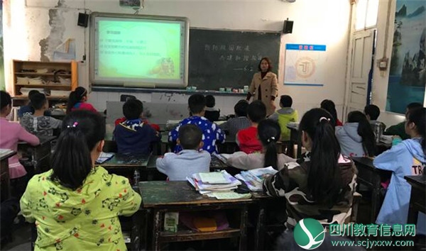 武胜县街子小学校开展防校园欺凌主题班会活动