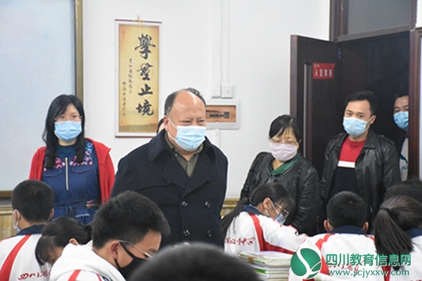 汶川中学开展违禁品大检查