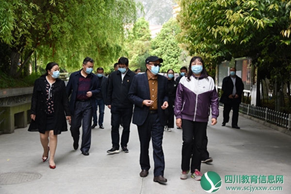 阿坝州人大常委会副主任颁玛德吉一行来到汶川中学视察指导疫情防控工作