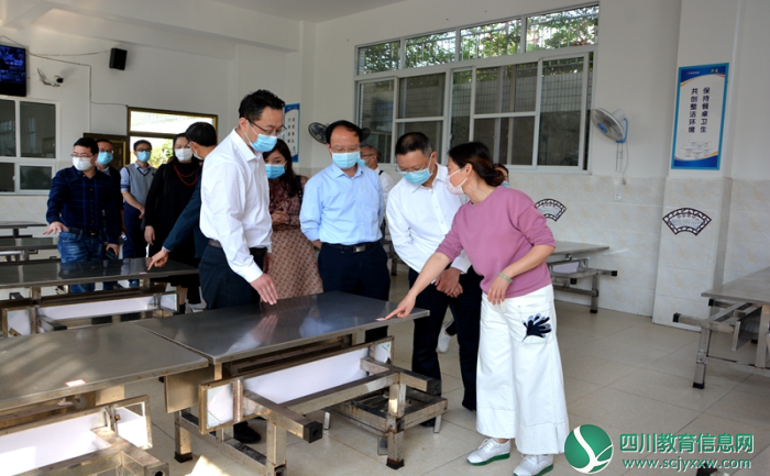 内江市政协到隆昌视察乡村小规模学校和乡镇寄宿制学校建设工作