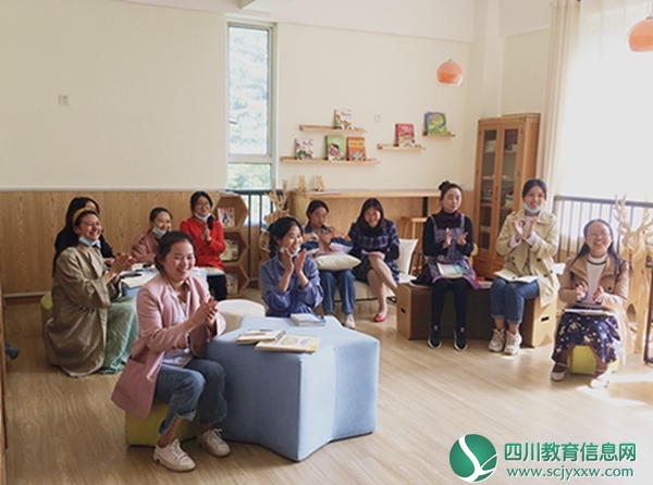 老师们精彩的分享台下赢得了阵阵热烈的掌声.JPG