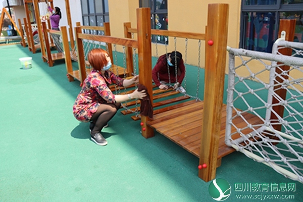 武胜县城东幼儿园扎实开展“关注健康·用爱护航”全园环境消毒活动