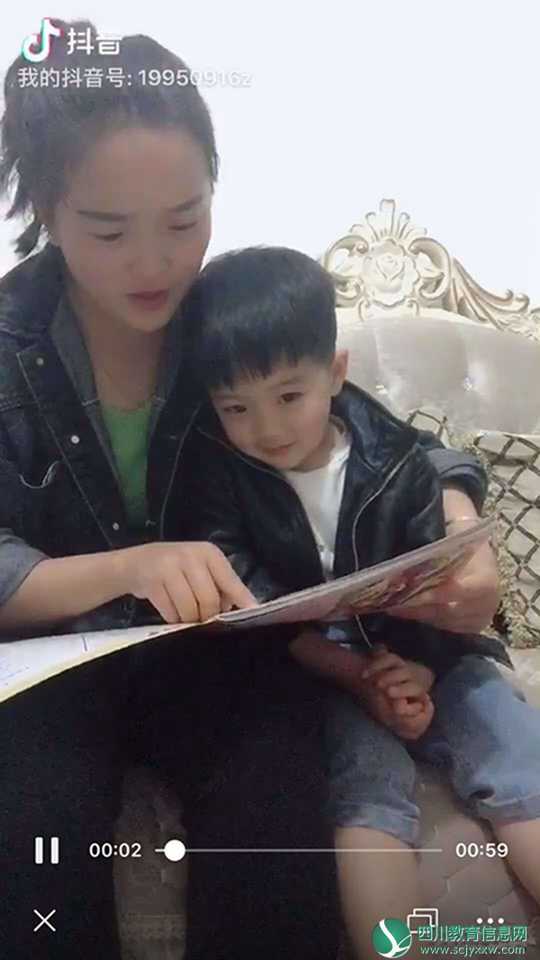 汶川二幼开展书香飘万家亲子阅读活动 (4).jpg