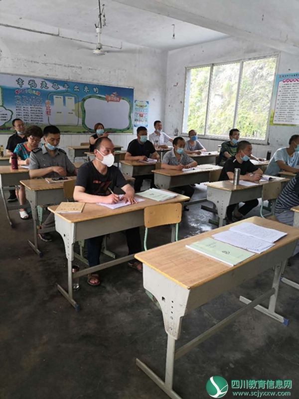 射洪市金华镇明伦小学校举行第二轮防疫防控培训会