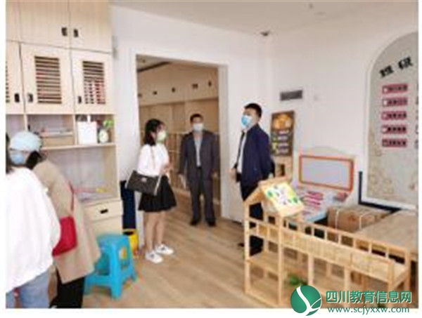 武胜县教科体局领导赴东方红幼儿园检查指导开学工作