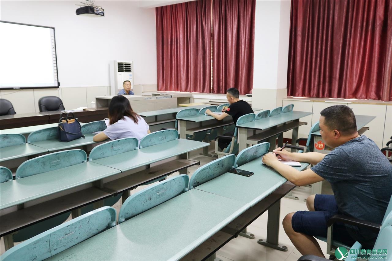 中江县城北中学组织召开入党培训会