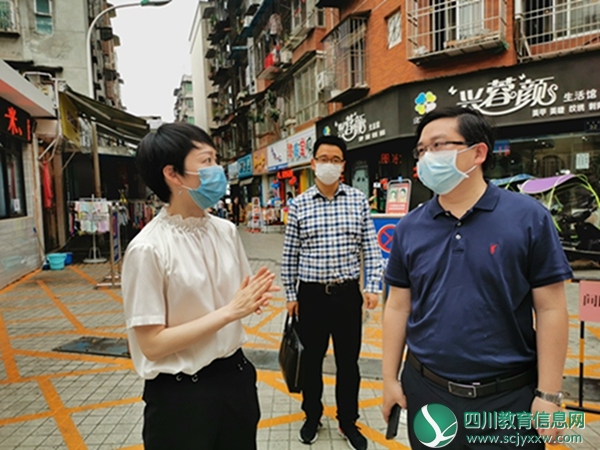 江油市副市长杨敏来东方红幼儿园视察开学工作