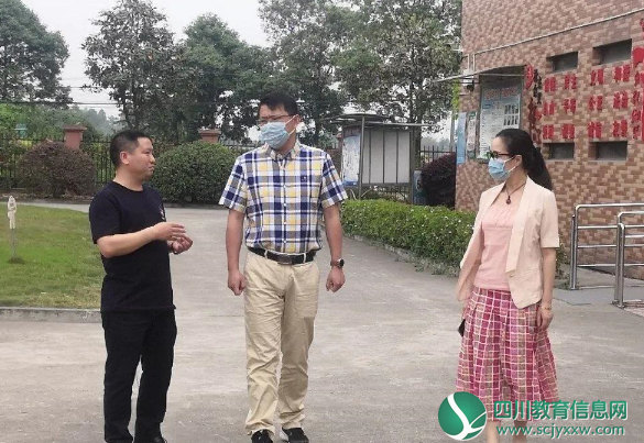 什邡市纪委书记深入元石小学开展全面复学调研指导工作