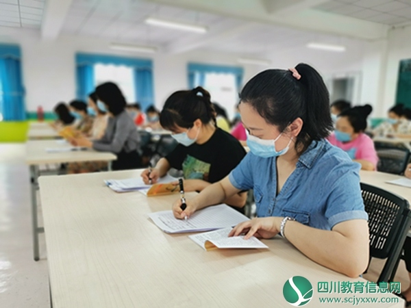 江油市东方红幼儿园开展“树立最美幼师形象，铸就最正幼师师魂”师德师风专题学习活动