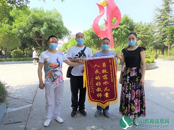 遂宁六中教师周永红勇救落水儿童