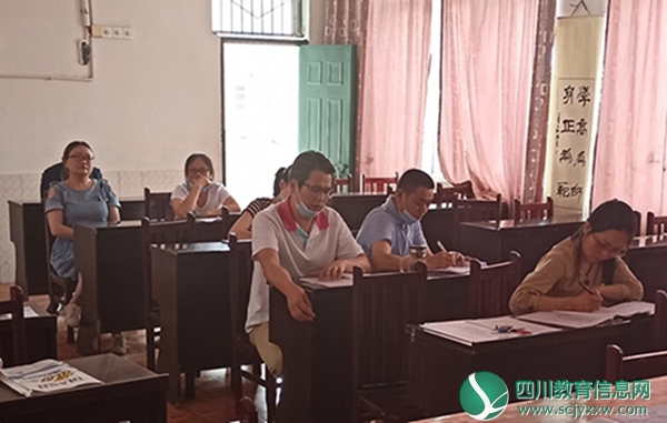 3毕业班学科教师交流发言2.jpg
