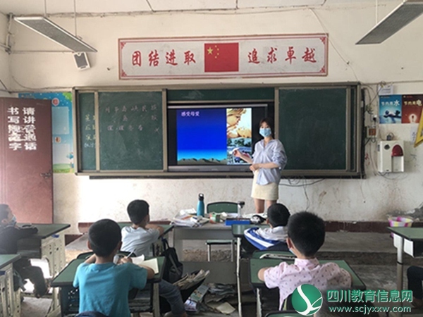 安居区西眉镇富果九义校开展母亲节主题班会活动