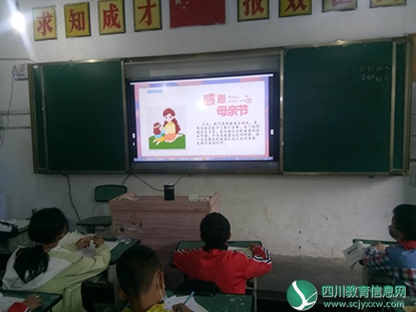 磨溪初中开展母亲节系列主题活动