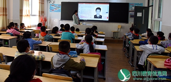 弘扬美德  立志报国 ——阿坝州外国语实验小学开展“我与祖国共成长 阿真精神我来学”主题队会
