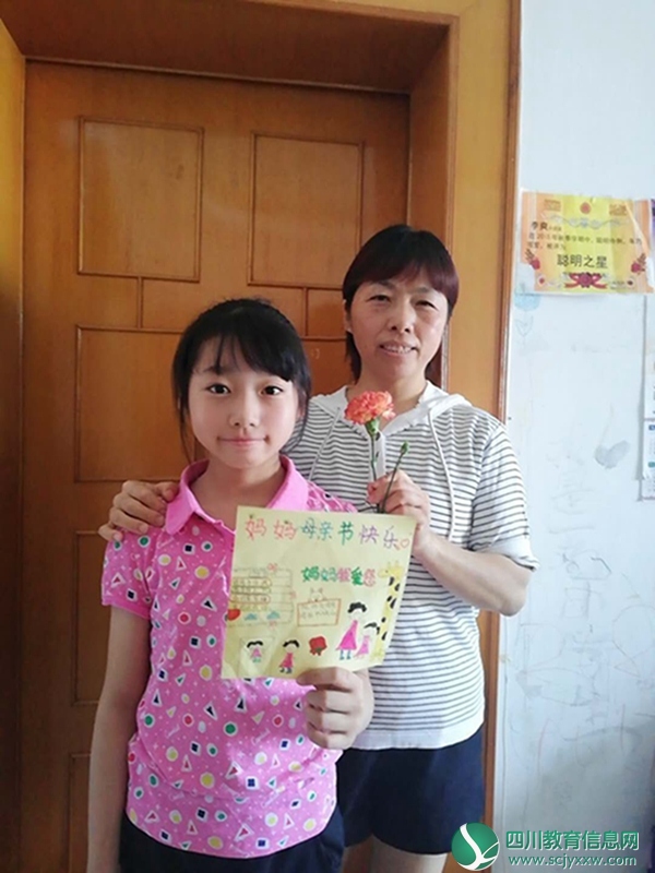花园小学开展感恩母亲节系列教育活动
