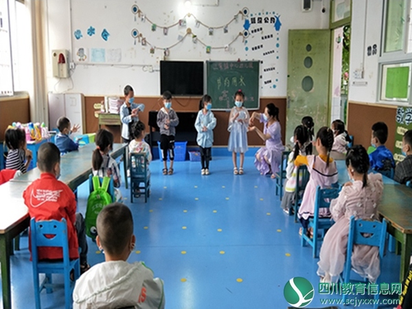 安居区三家镇中心幼儿园开展节约用水宣传活动