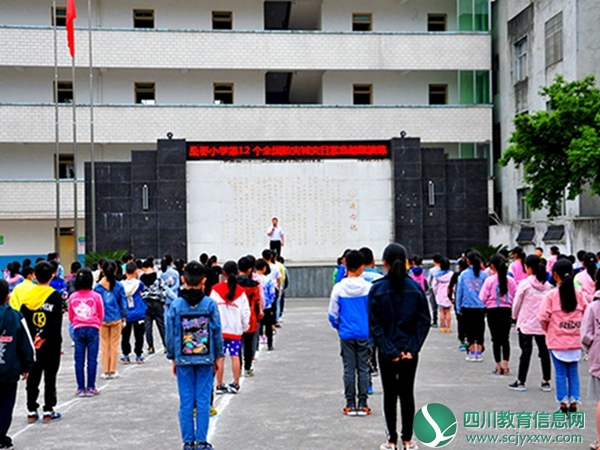 桑枣小学举行全国第12个防灾减灾日紧急疏散演练