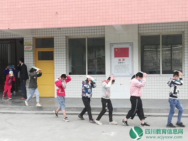 射洪市金华镇明伦小学校开展防灾减灾系列活动
