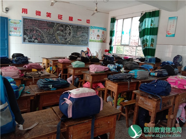 武胜县华封小学校开展防震减灾应急疏散安全演练
