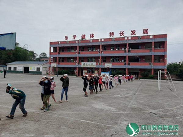安居区兴旺明德小学开展应急疏散演练活动