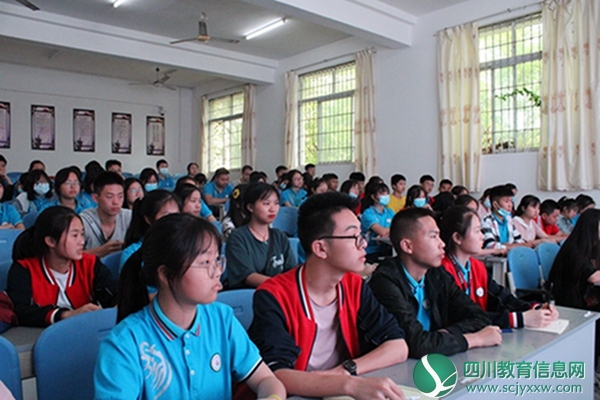 泸县五中高2019级召开学习委员、学科代表培训会