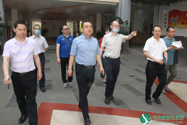 广元市市政府副秘书长王金川一行检查学校疫情防控工作