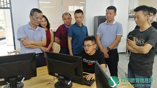 船山职校举行示范专业建设项目中期检查汇报会