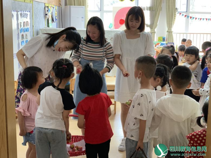 广元市树人幼儿园：快乐采摘 甜蜜分享