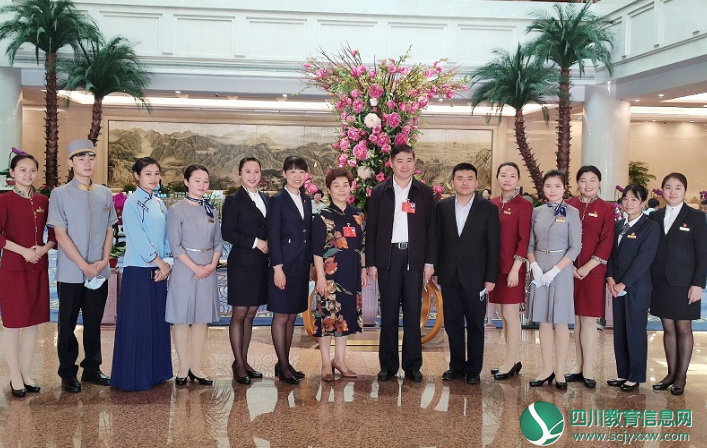 广元市委副书记、市长邹自景一行看望服务全国“两会”的川北幼专学子