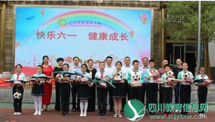 广元市委副书记冯磊一行走进广元市实验小学