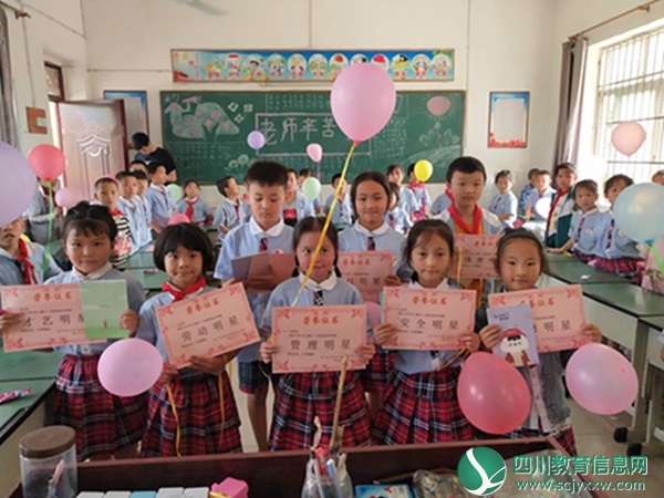 真武小学举行“相约云端，伴你们童行”六一活动