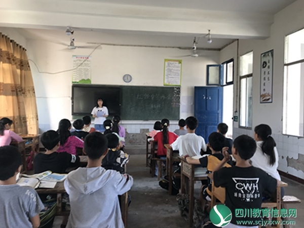 武胜县高石小学多形式开展庆“六·一”系列活动