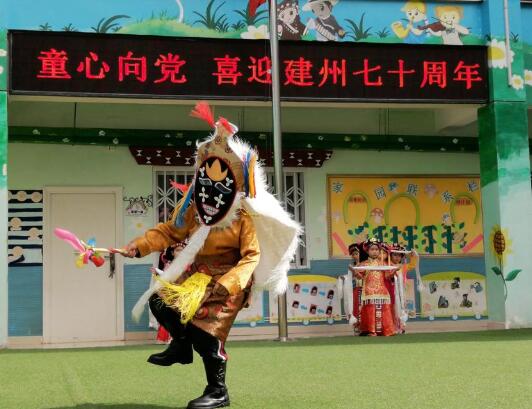 激发兴趣，传承经典 丹巴县幼儿园欢欢喜喜庆“六一”