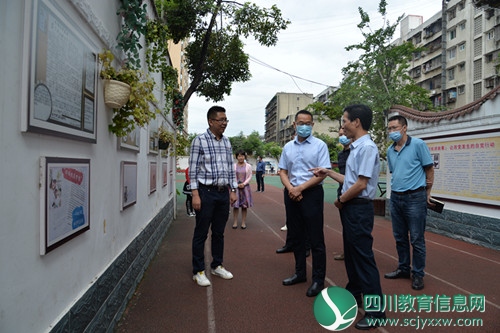 广汉市纪委监委领导调研学校“清廉学校”建设工作