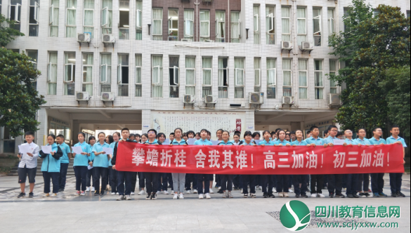武胜中心中学举办校园美术作品展