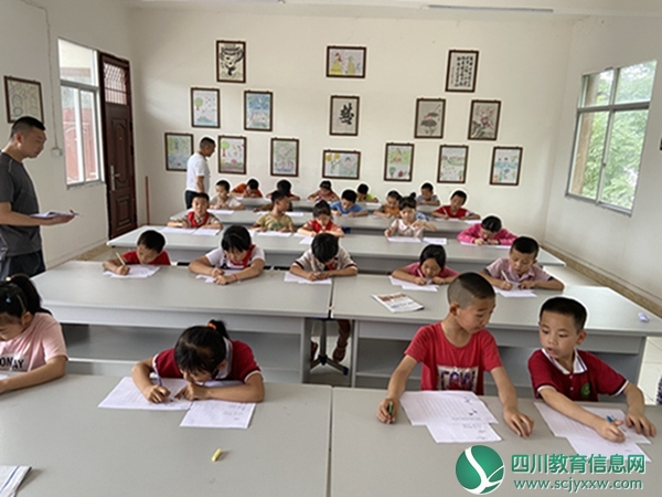 安居区和赤小学开展师生硬笔书法大赛