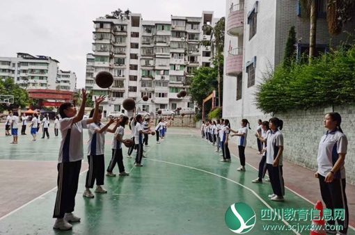 翔龙中学举行青年教师过关课教学活动