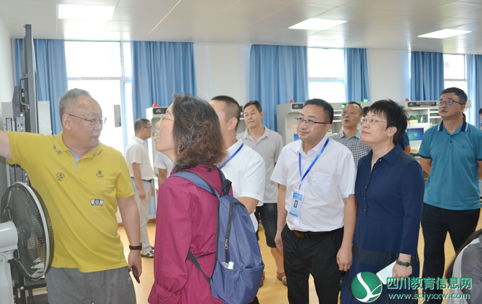 遂宁市安居职业高级中学校接受省示范校项目建设中期检查指导