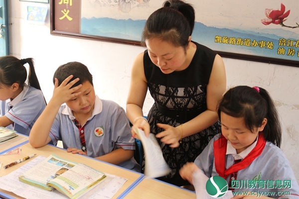 油房街小学校开展线上家长开放日活动