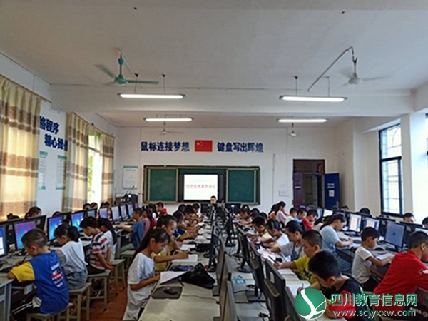 安居区东禅小学举行音体美学科课堂综合测试2.jpg