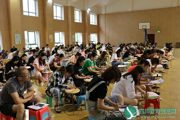 汶川县第一小学校召开师德师风建设专题会