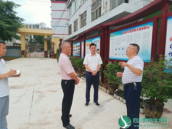 曾勇调研东禅小学校园规划与管理工作2.jpg