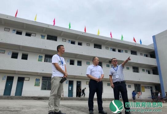蓬溪县教体局何均红局长 一行到龙洞学校督导检查开学工作